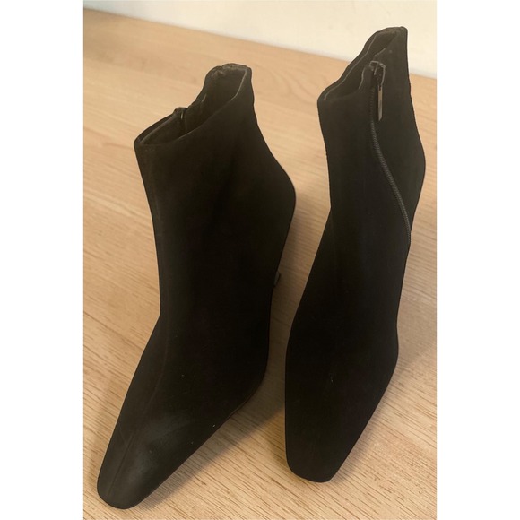 Donald Pliner Shoes - Donald Pliner Baltimore Braided Back Black Suede Kitten Heel Bootie Womens 8M